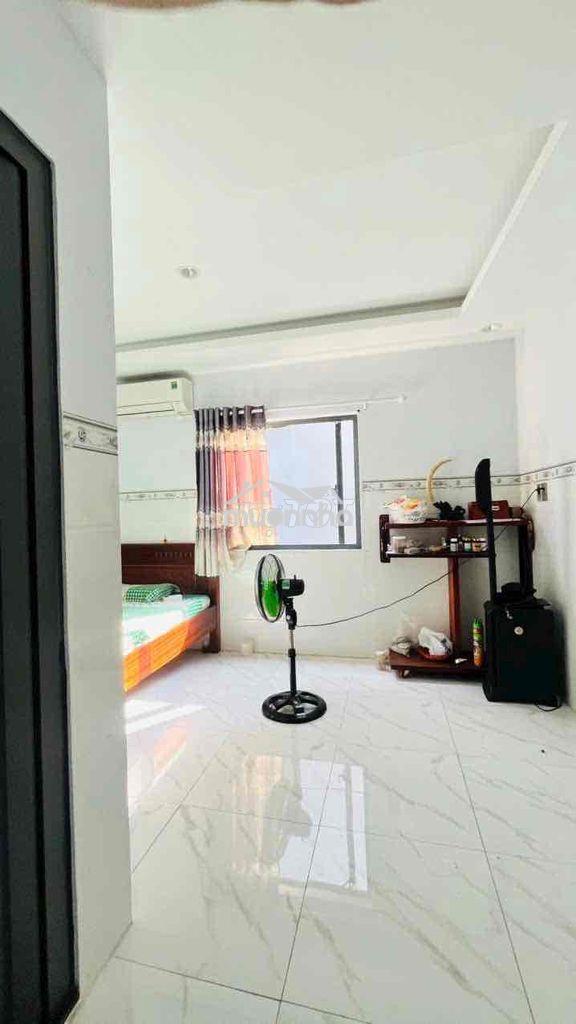 Nhà 4 tầng đẹp kiên cố sát tô ngọc vân đường oto vào nhà - ngang 5,7m - 4