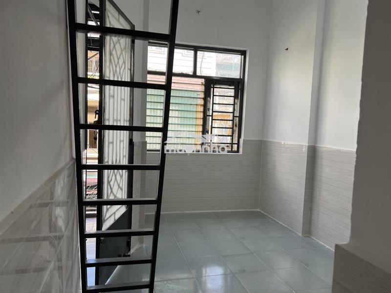 Phòng trọ ban công, cửa sổ trời mới đẹp