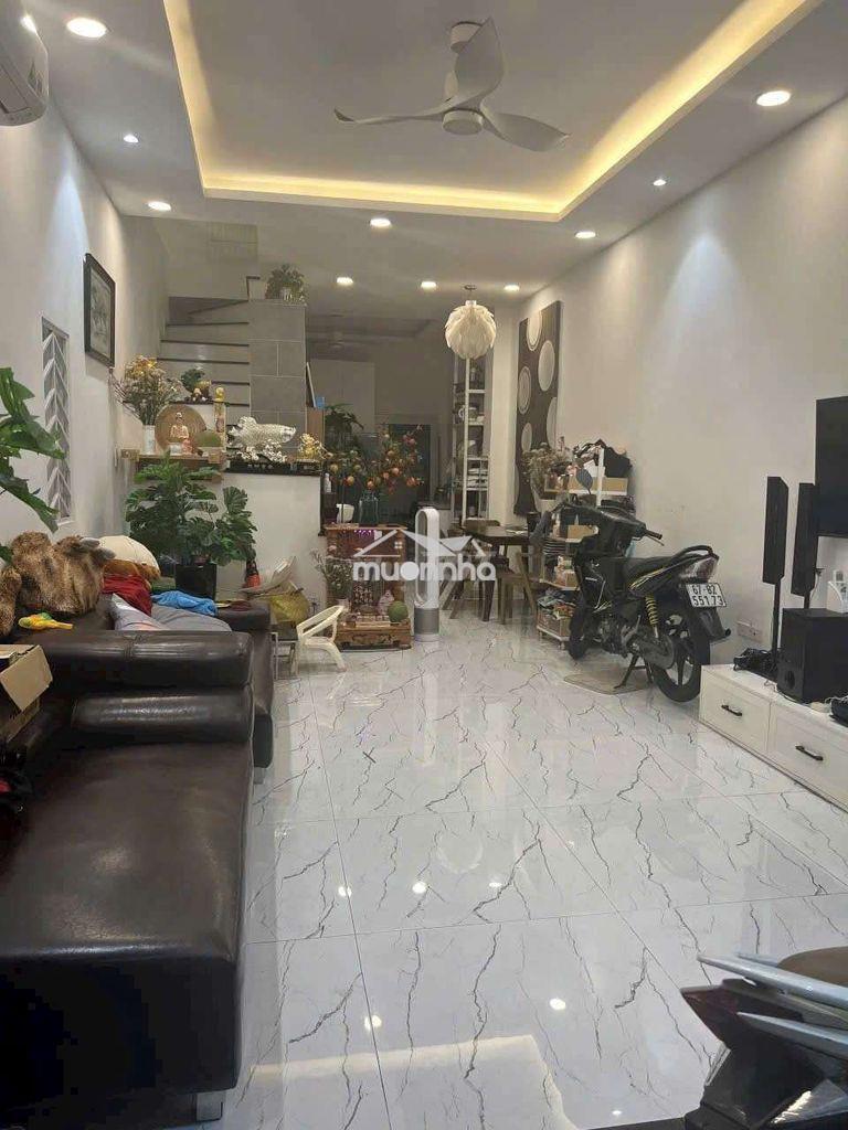 Nhà có nội thất 1 trệt 1 lầu 2pn 4x14m hẻm huỳnh tấn phát quân 7