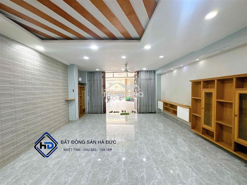 Nhà 5x16 đúc 3 lầu mặt tiền nhánh cách lê văn khương 100m
