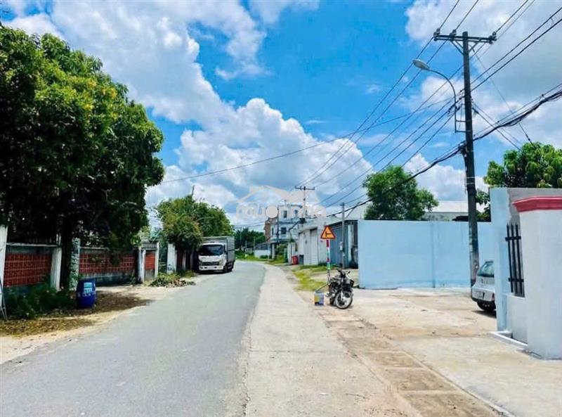 Chú cần bán gấp miếng đất này