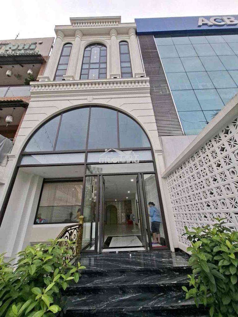 Building chưa bóc seal mặt tiền trần não, có hầm+ thang máy, giá tốt