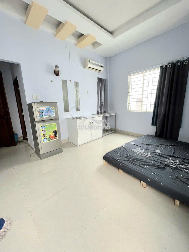 Studio cửa sổ lớn full nt giáp cầu nguyễn văn cừ