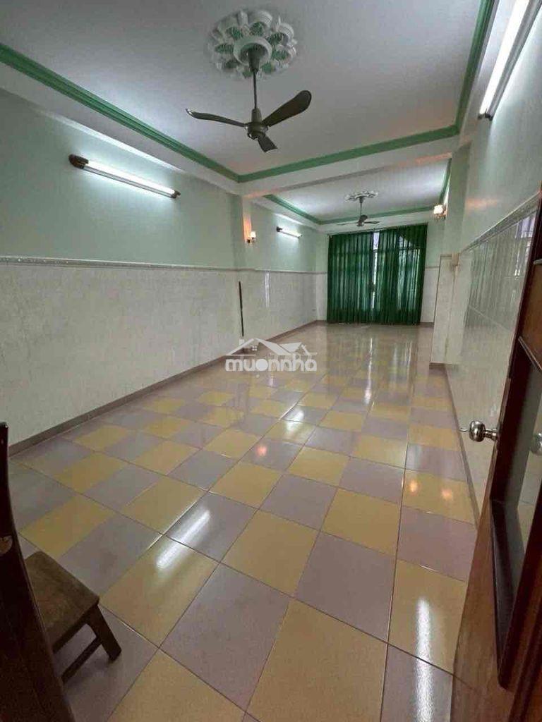 Nhà nguyên căn hxh gần chợ thiếc
