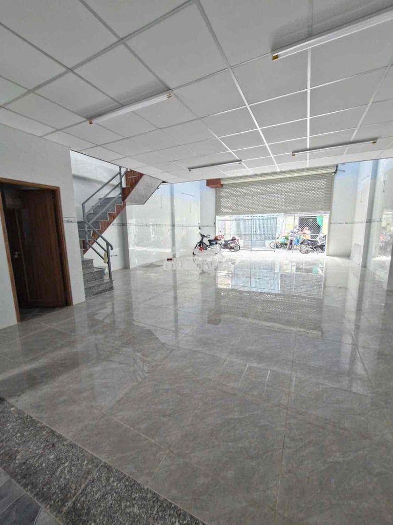 Cho thuê nhà mới xây giá rẻ ht q12 làm kho , may gần 300m 12tr đường6m - Ảnh 2
