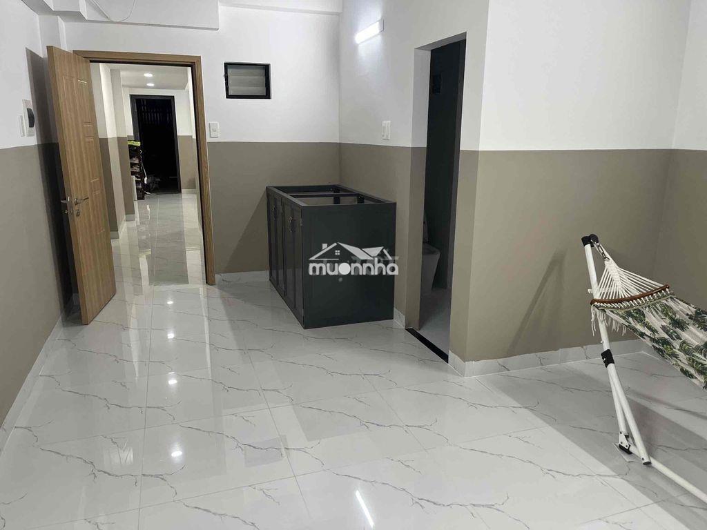 Nhà mới xây - cho thuê phòng tầng trệt 25m2 + sân riêng 12m2 - 4