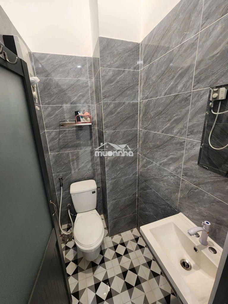 Phòng trọ trệt, có sân riêng