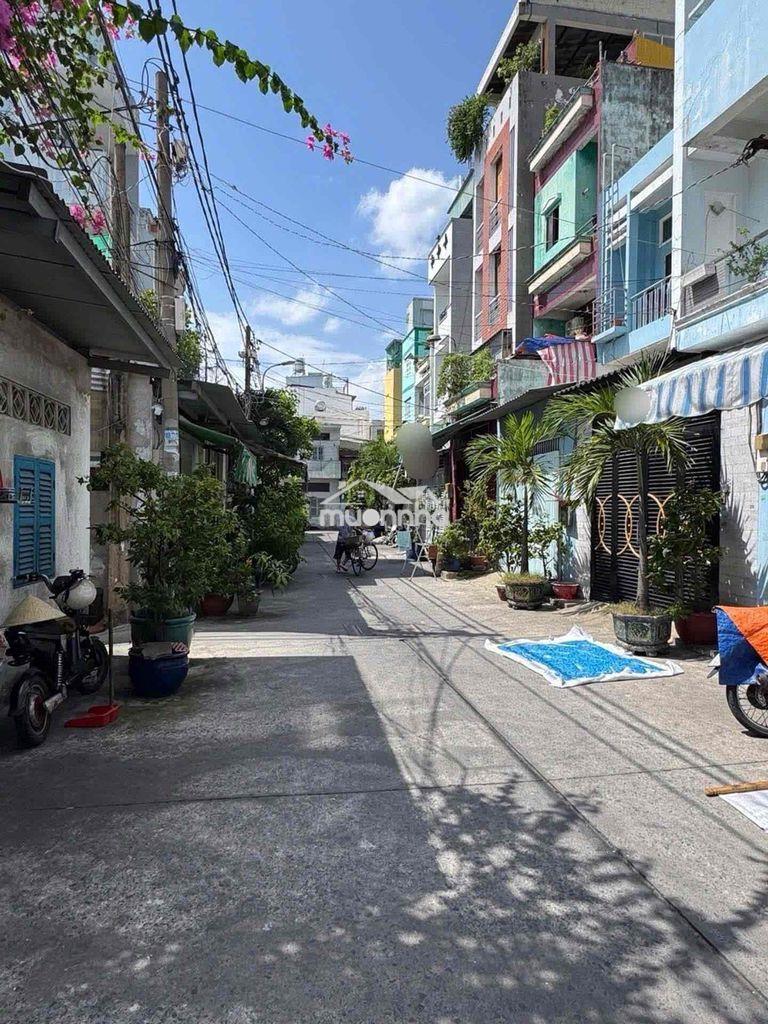 B.a'n nh.a`q11, 3 tầng, hẻm 12m - gần chợ bình tây - trường thcs hậu g - 3