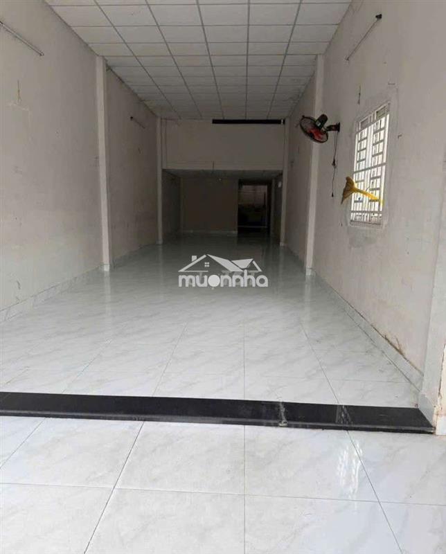 Xưởng 4*25. trống suốt có gác lửng 2pn. q12