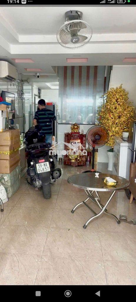 Nhà căn gốc 4 phòng ngủ có 2 máy lạnh năng lượng mặt trời 