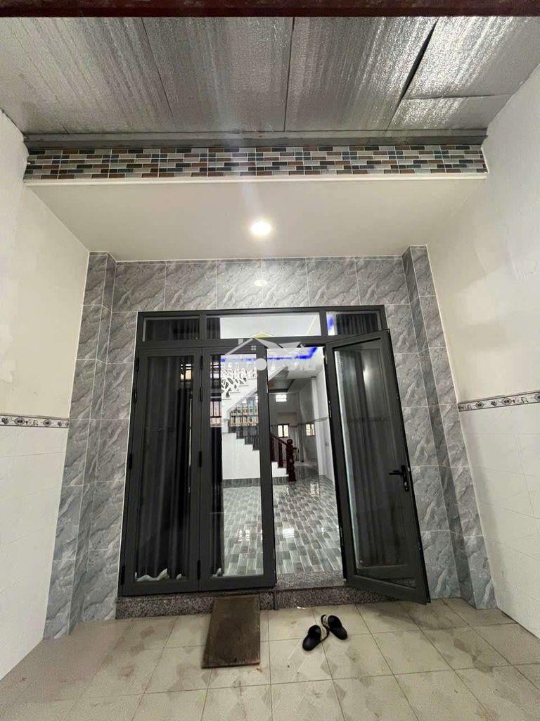 Nhà tô ngọc vân ngay trường học nguyễn văn thệ. dt 4x18m 1 lầu 3pn 9tr