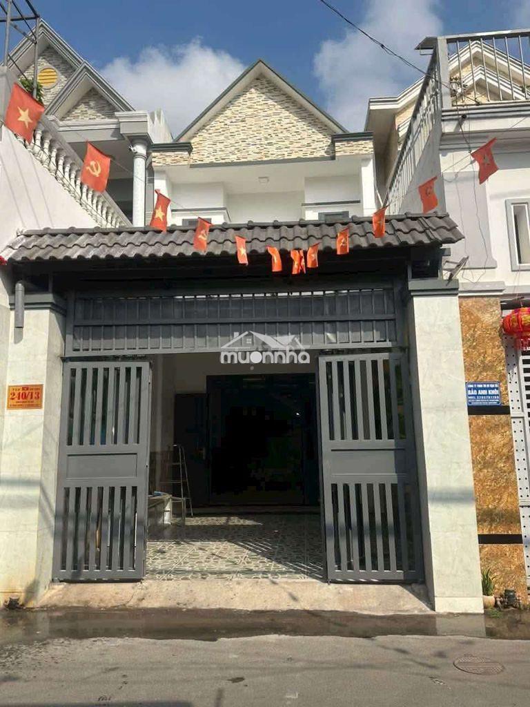 Nhà mặt tiền gần ngã ba ông xã 
