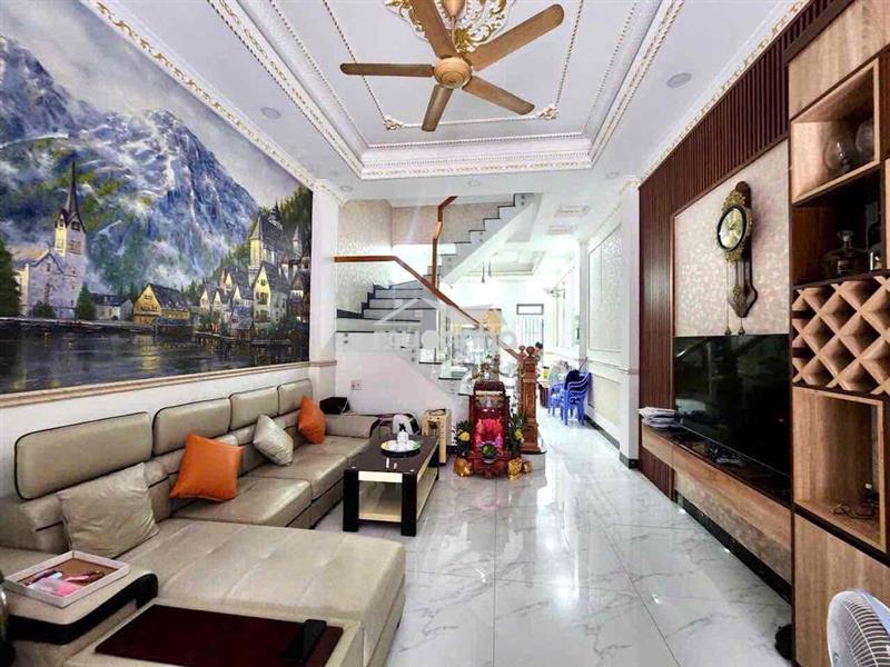 Nhà 2 lầu 1 trệt bình chuẩn, có nội thất,đường 7m đậu ô tô ok