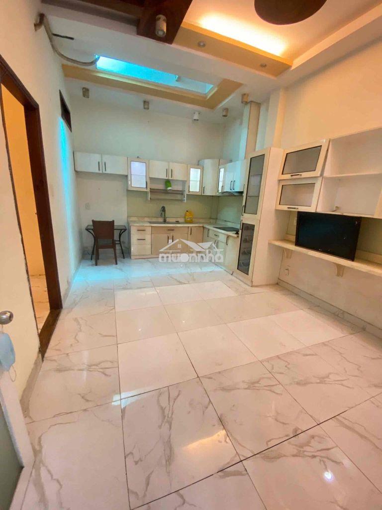 Căn hộ tầng trệt phòng khách + pn