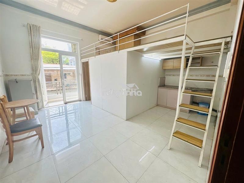 Phòng 45m2 bancon, có 1pn riêng, + gác lửng.