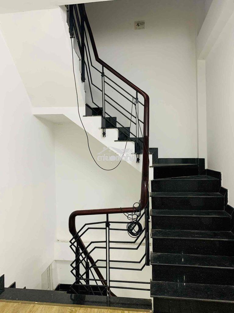 Nhà 2 phòng ngủ 6x8 cách mạng tháng 8 - Ảnh 3