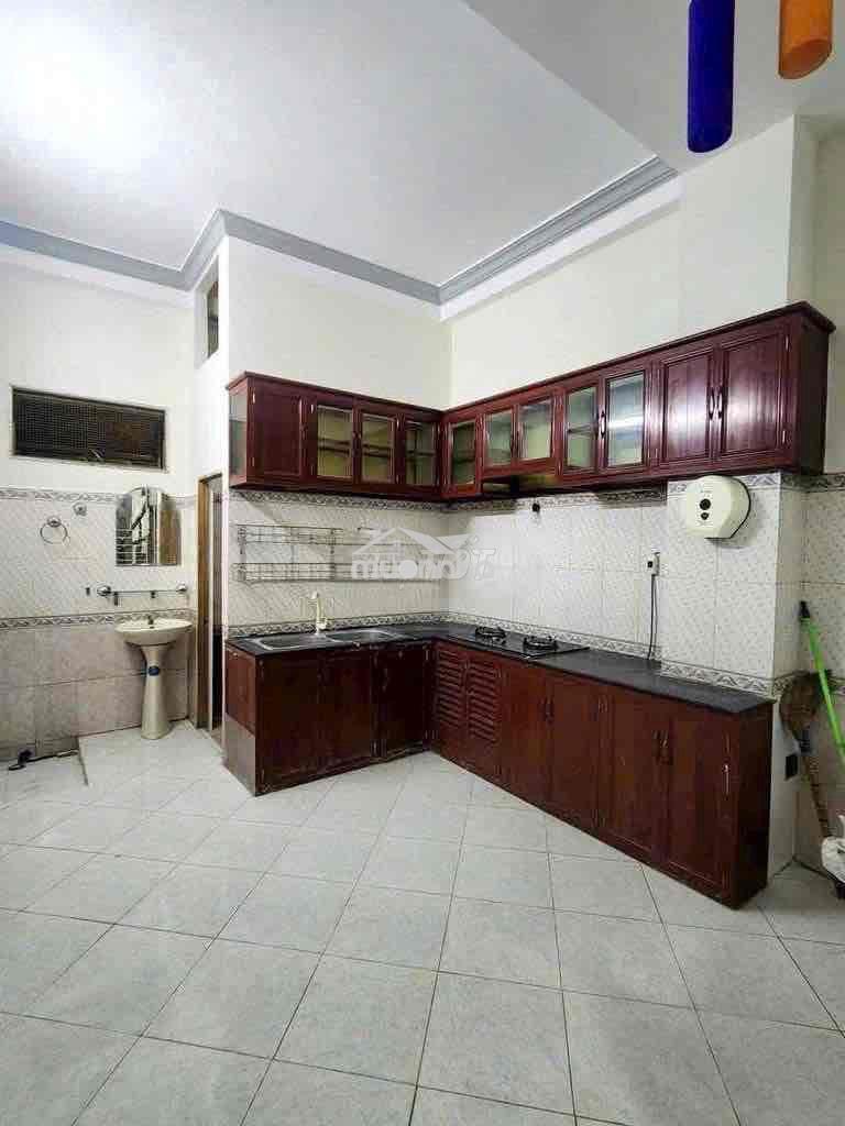 Nguyễn bá tuyển-cách mạng tháng 8- quận 3-tân bình-12tr/tháng-6 phòng - 2