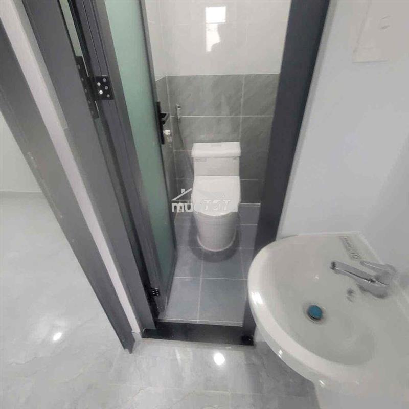 Nhà (mới) cho thuê nguyên căn giá 8tr ở gần cầu phú mỹ quận 7