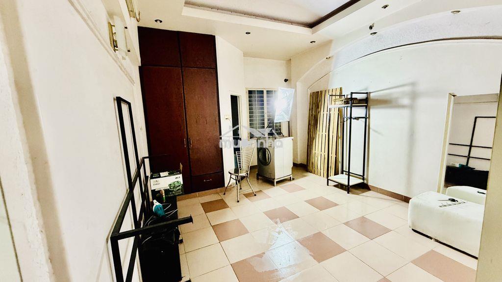 Dư ở cho 2 nữ thuê phòng lối đi chung  - Ảnh 2