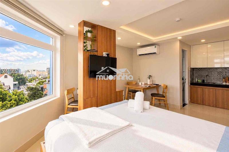 Trống lại căn studio cửa sổ trời gần sân bay