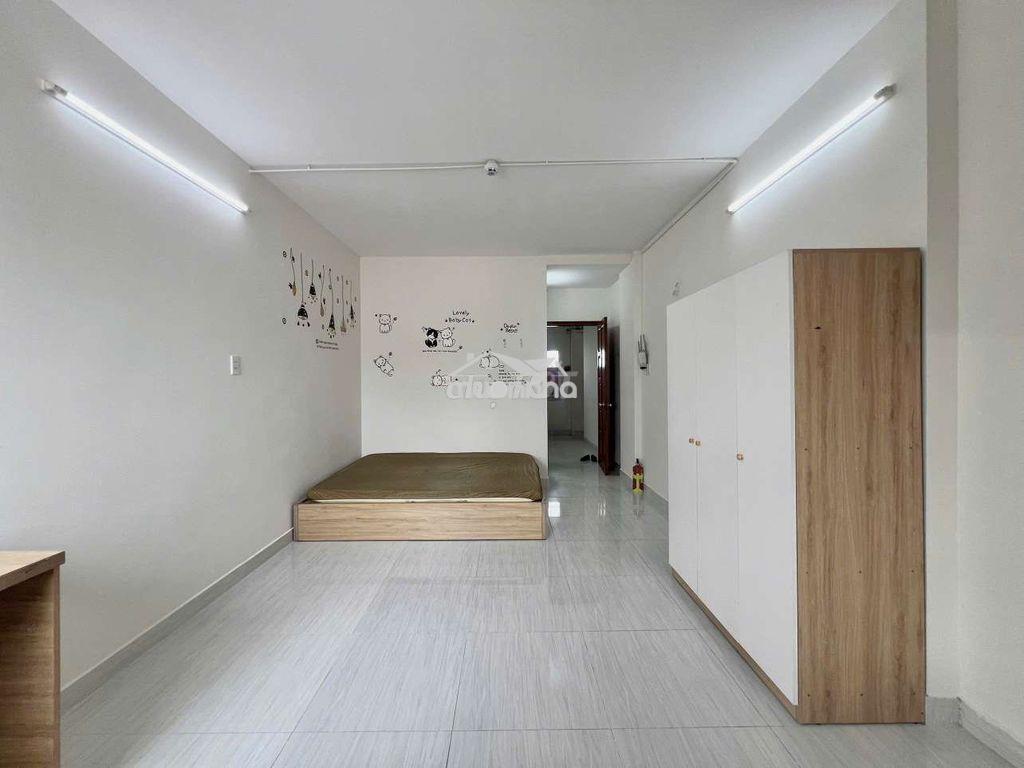 Studio full nt cửa sổ trời diện tích 30m vuông gần cầu calmette - 2