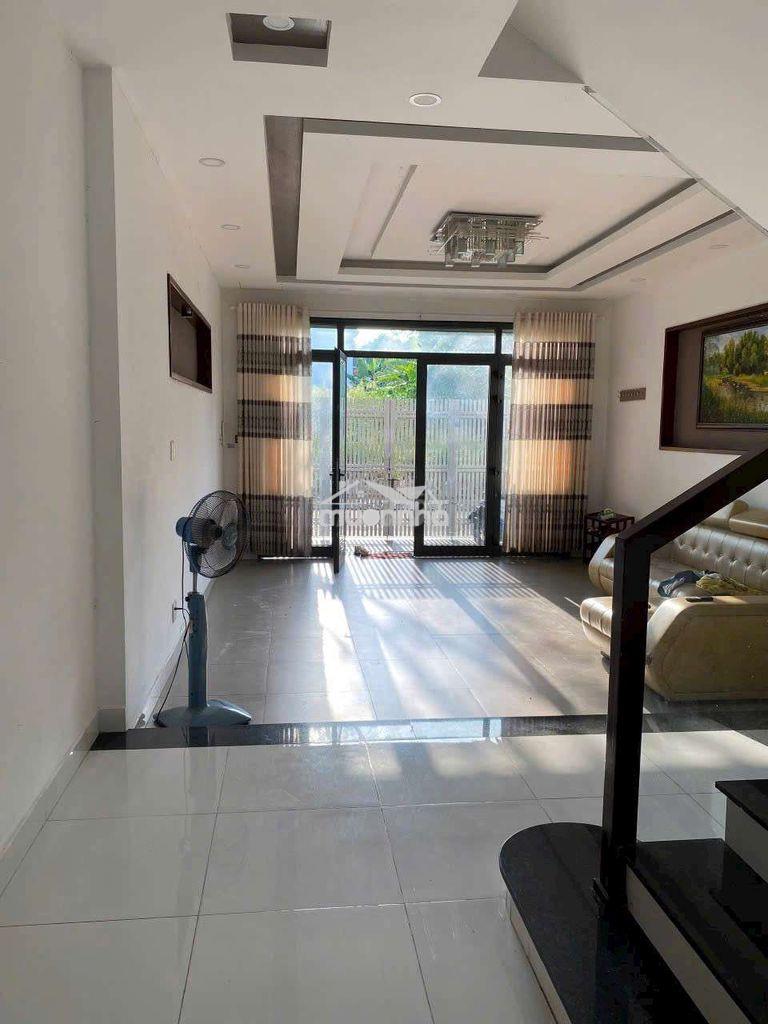 Nhà phố 3 tầng 5 phòng ngủ 6 tolet sổ hồng chính chủ