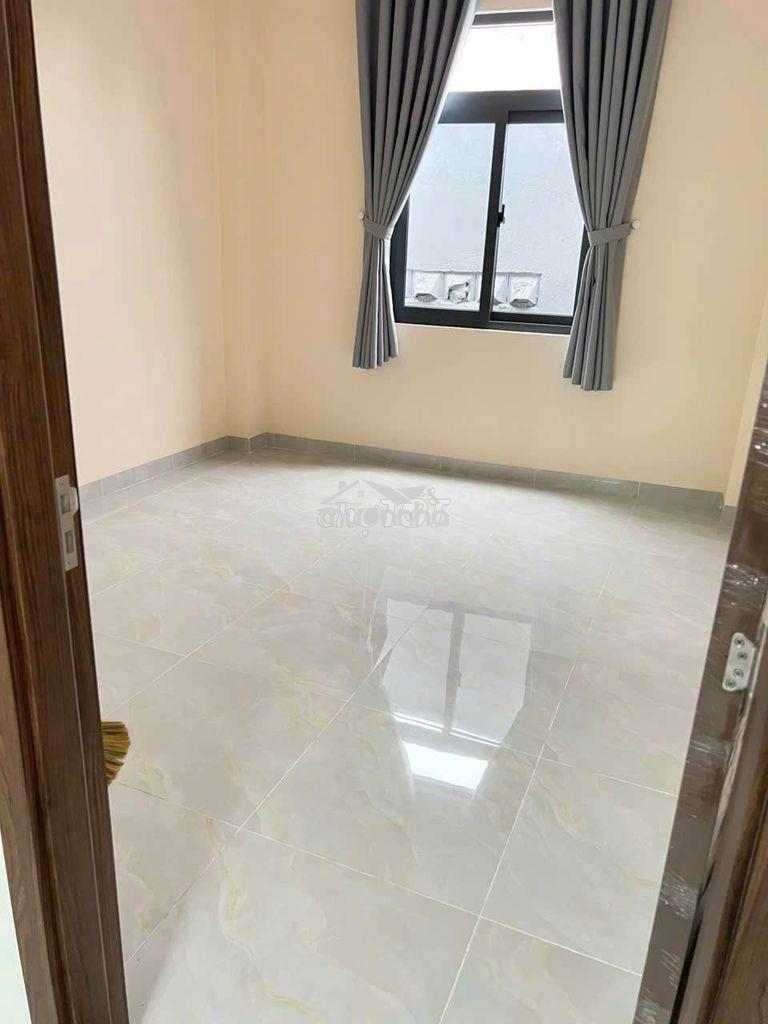 Cho thuê nhà nguyên căn 4 phòng ngủ 4 máy lạnh hẻm xe hơi  - 2