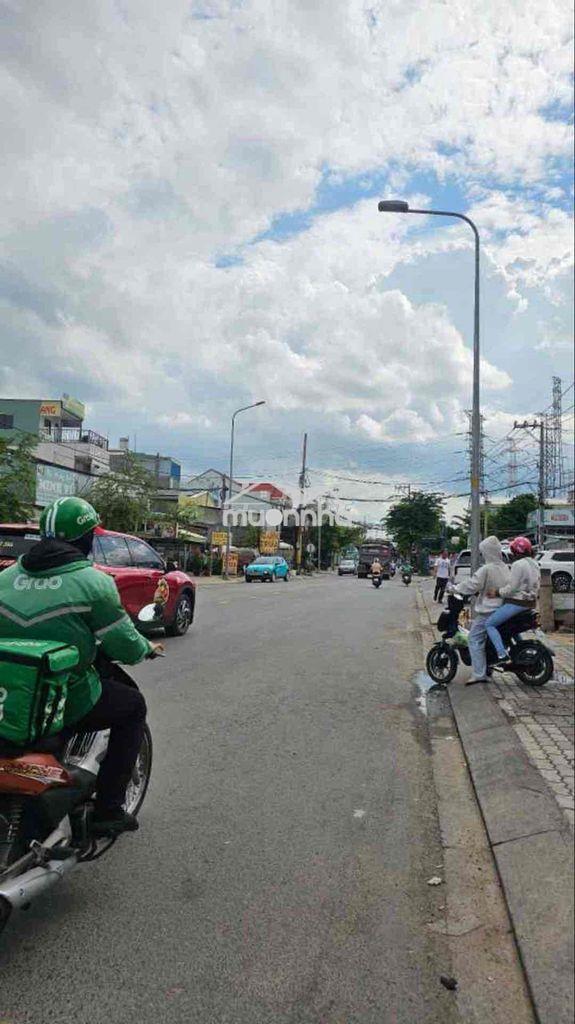 Bán gấp , nhà 2 mt hxh ,3 tầng,3 pn,phạm hữu lầu ,phước kiển, nhà bè