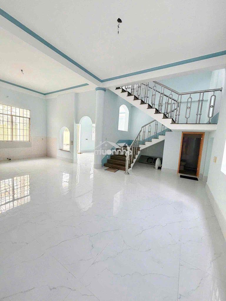 Cho thuê biệt thự  góc 2 mặt tiền 600m2 ngay trung tâm nk - 4