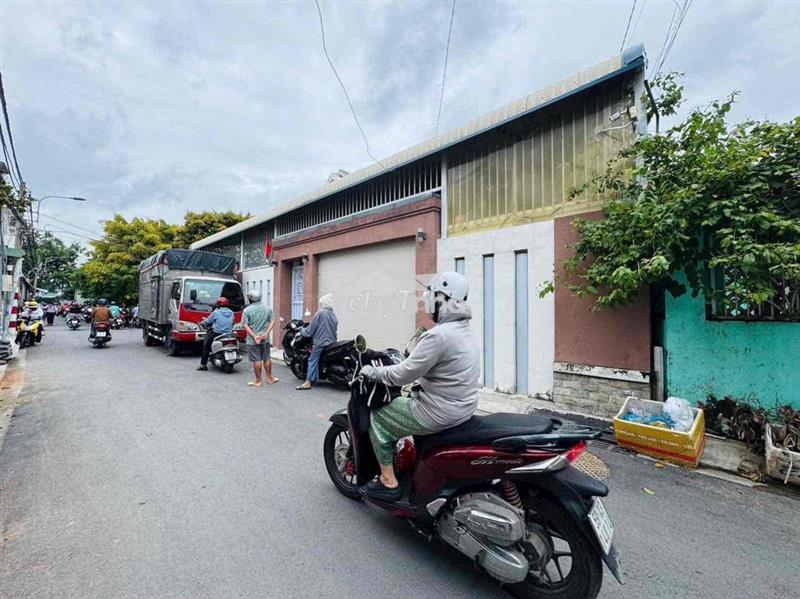 Nhà 208m2 ngang 7,5m nở hậu 9m đường oto sát mtlinh đông phạm văn đồng