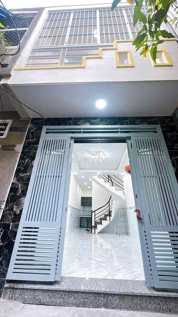 Bán nhà hẻm rộng gần đường xe hơi và trường đại học nguyễn tất thành.