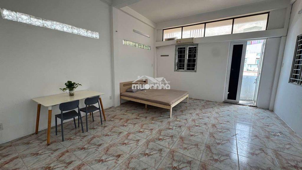 Phòng trọ cửa sổ bancol rộng 30m2 đầy đủ nội thất - Ảnh 3