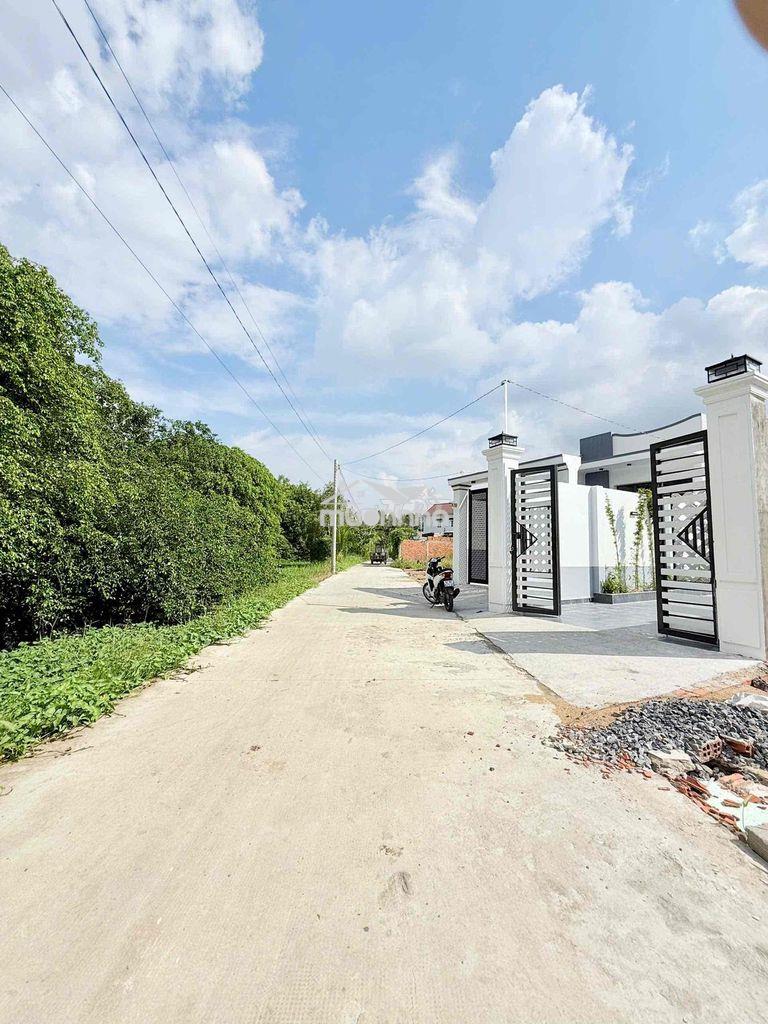 Nhà vườn 400m2 view kênh đường xe hơi tại mỹ lộc