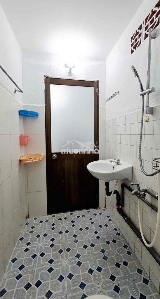 Nhà 1 trệt 1 lầu có máy lạnh cách mạng tháng tám q3 - Ảnh 3