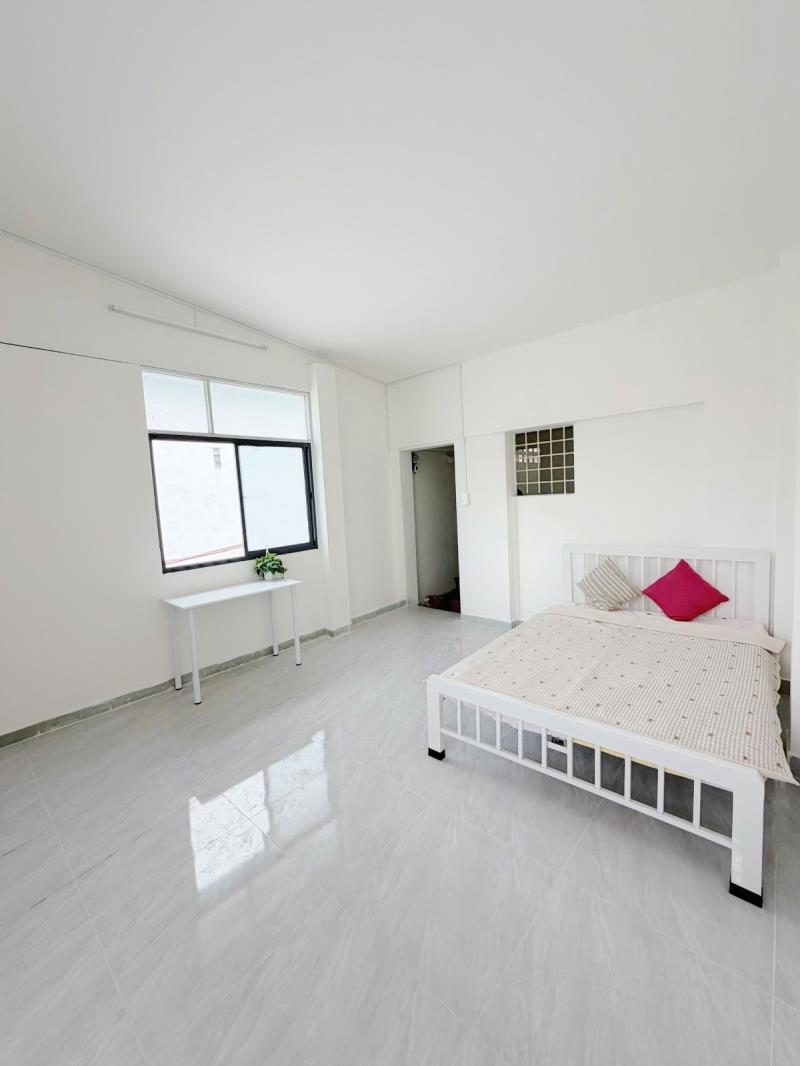 🔥 Phòng trọ nội thất đầy đủ • nhận 3 người, 3 xe • 40m² studio • điện biên phủ, bình thạnh – gần hàng xanh & metro văn thánh