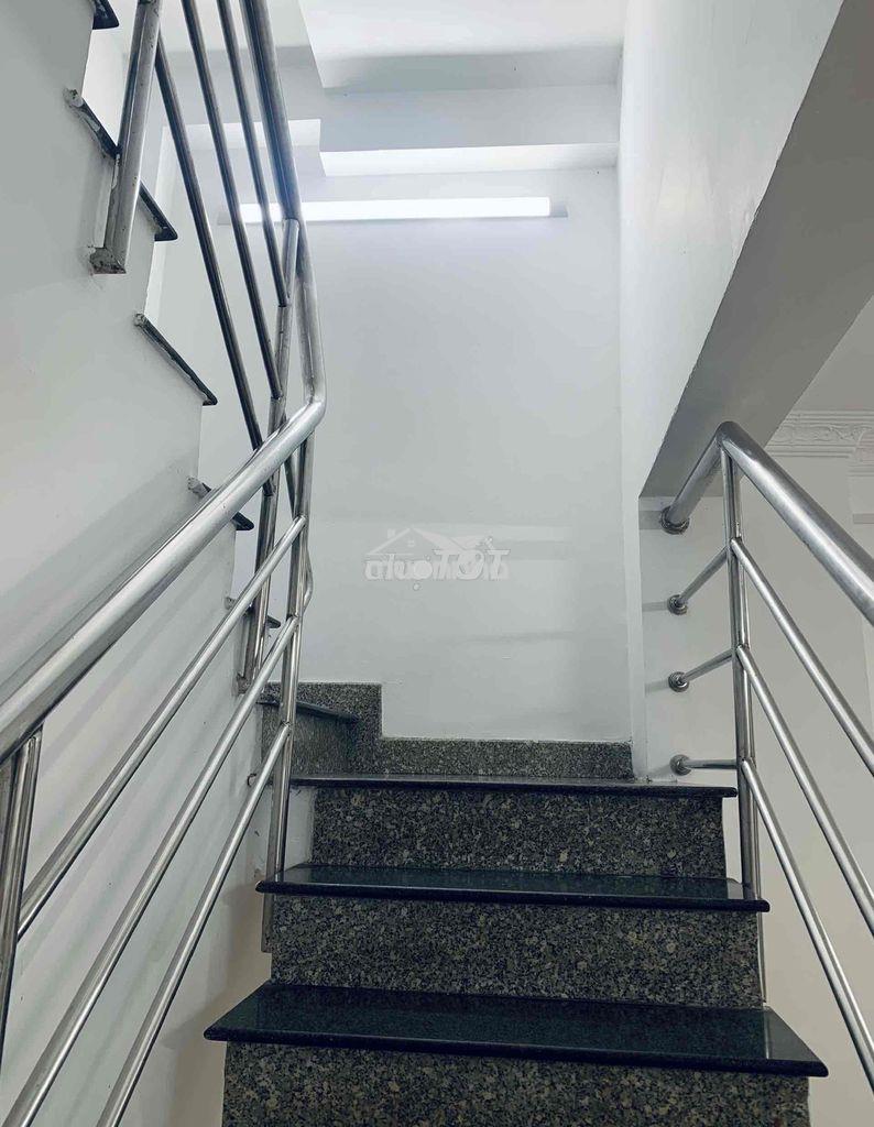 Nhà thoáng sáng, giá bình dân, 1 trệt 1 lầu, gần chợ bà chiểu ok - Ảnh 4