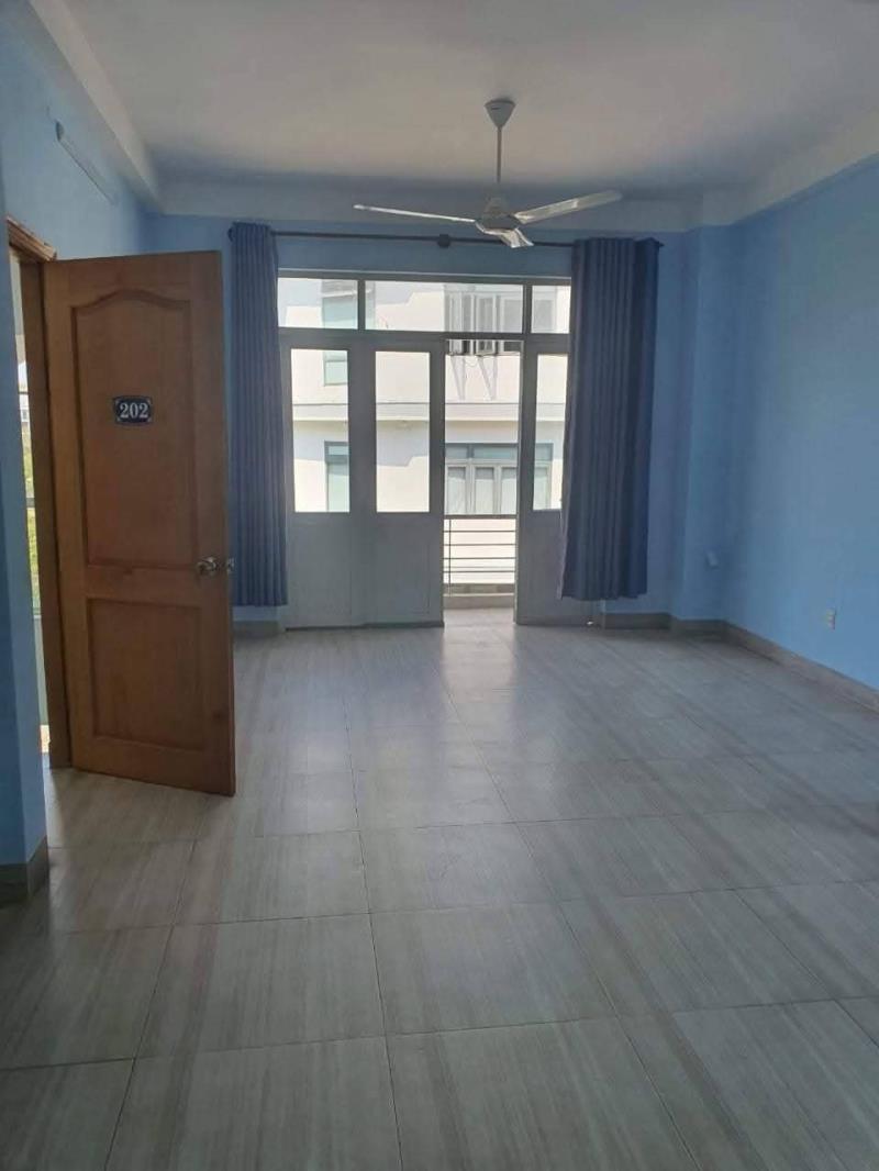 Phòng lớn 40m2, phù hợp ở gia đình, làm văn phòng, ban công rộng thoáng - Ảnh 4