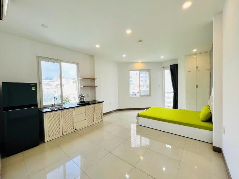 Phòng rộng 40m2 ban công thoáng gần đại học gtvt