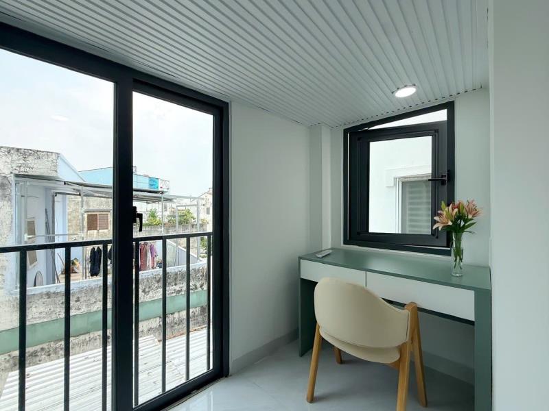 Cho thuê căn hộ duplex full nội thất ban công tại hoa sữa ngay phan xích long