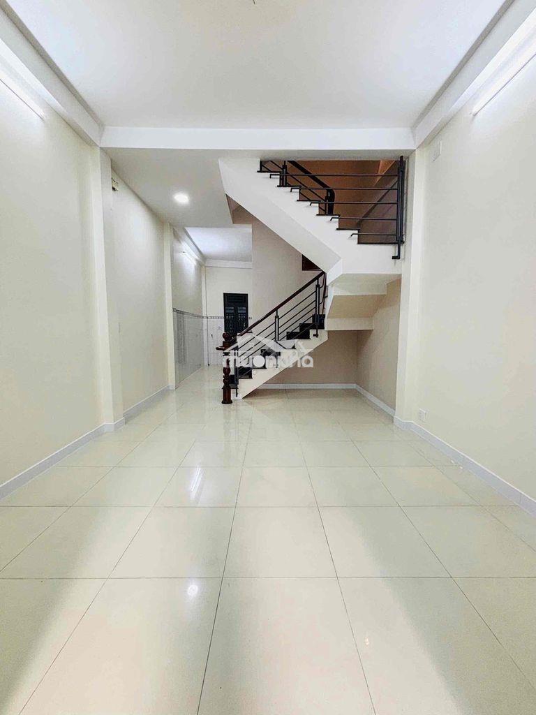 Cho thuê nhà 4x14m 1 trệt 2 lầu 4pn hxh lạc long quân - tân bình - Ảnh 3