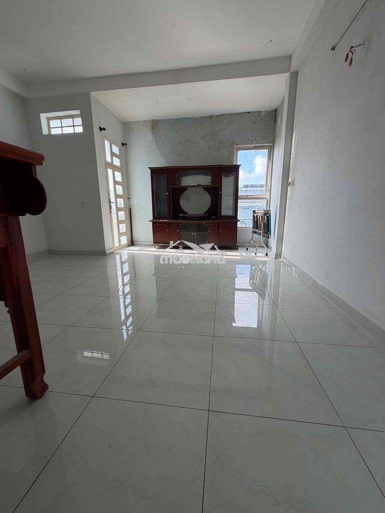 Nhà gần tiểu học tân tạo a, 60m2, 3 lầu, 4pn, 10tr tháng - Ảnh 3