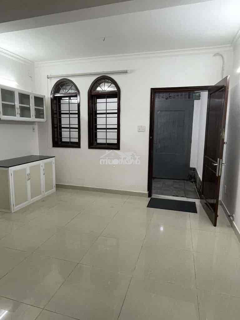 Nhà mới xây 2 phòng ngủ cách mạng tháng 8 - Ảnh 2