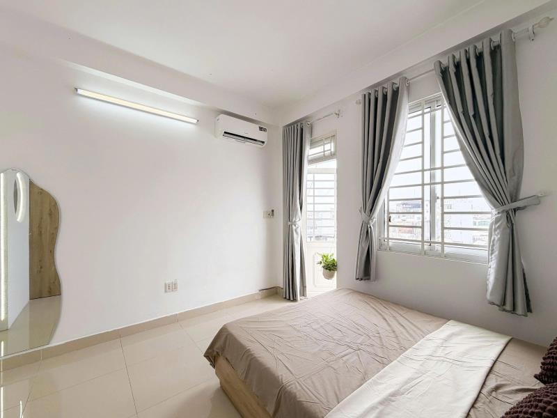 Cực kỳ đáng thuê - phòng ban công tách bếp 35m2 - toà nhà thang máy - gần ngã tư phú nhuận, công nghiệp 4 - Ảnh 2