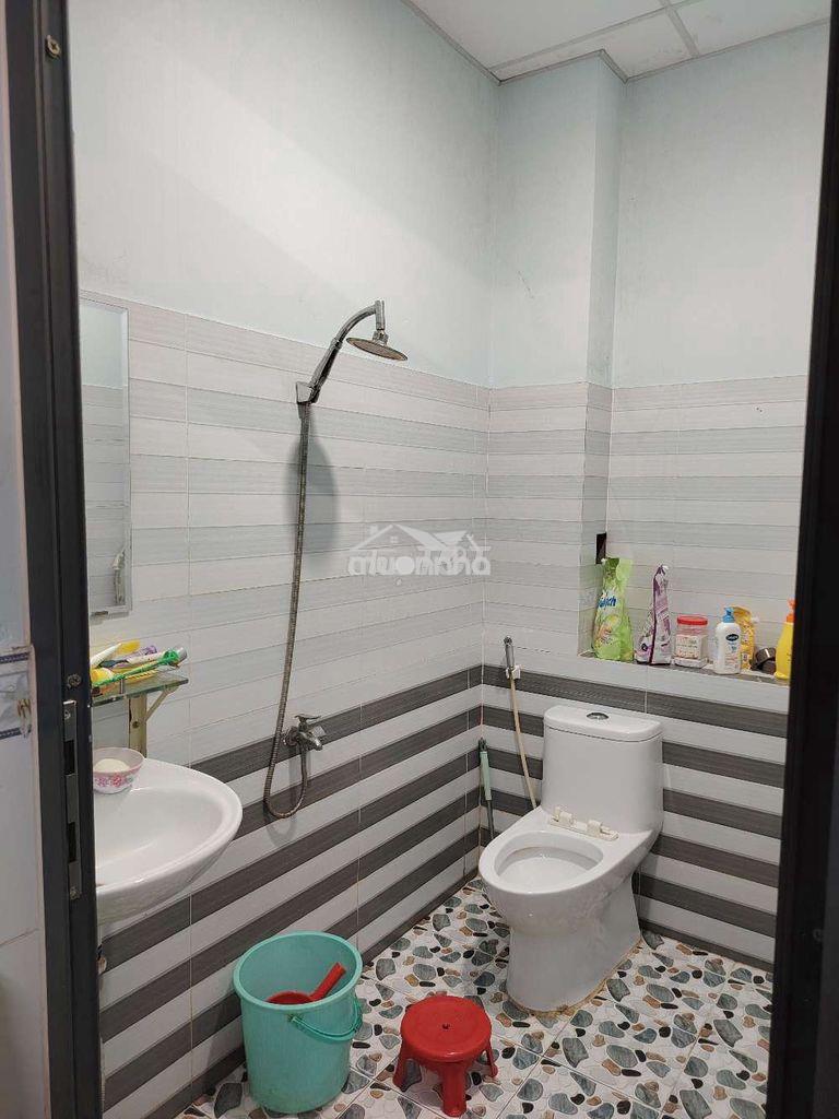 Sang lại nhà cắt may - 4x30, 1 phòng ngủ, phòng khách trống dài 15m - Ảnh 2