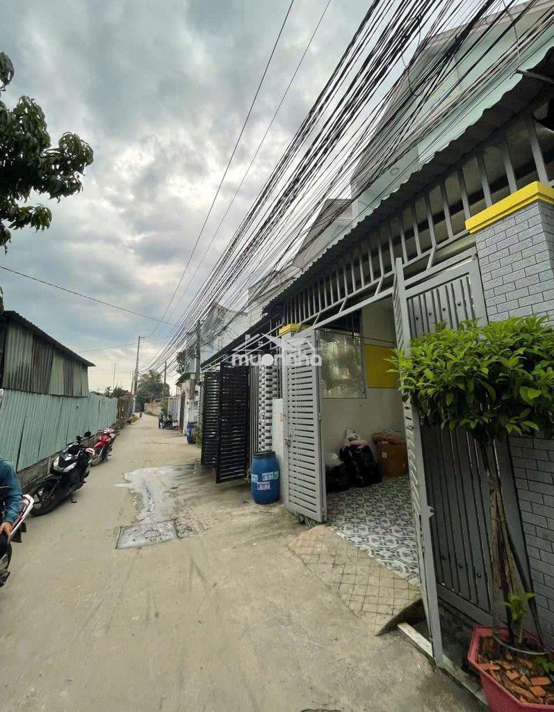 Mẹ tôi trả nợ cần bán nhà 500tr hóc môn có sổ riêng gần bà điểm