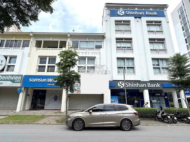 Nhà phố mỹ hưng 6*18m, 1 trệt, 2 lầu mặt tiền nguyễn văn linh