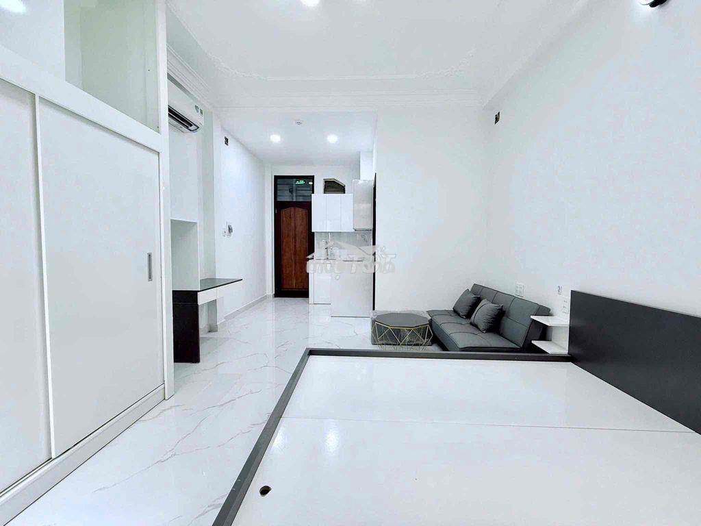 Studio rộng 30m2 - có ban công - ngay vòng xoay dân chủ - Ảnh 3