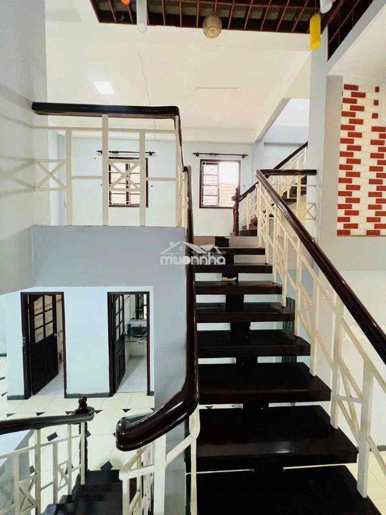 Hẻm 3 gác vườn lài 8x20m 2 lầu 20tr
