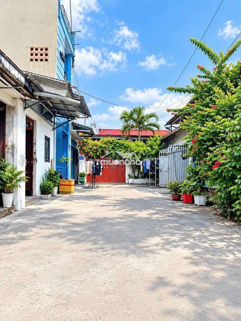 Nhà mới hiện đại ngày chợ đường thông