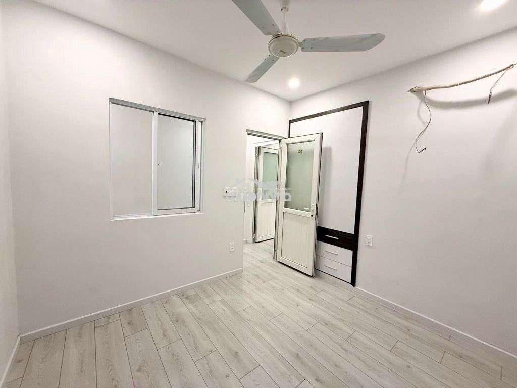 Chung cư  vip,nơ trang long,p.13lầu1,dt:80m2(4 x 20)2pn,tặng nội thất - Ảnh 2